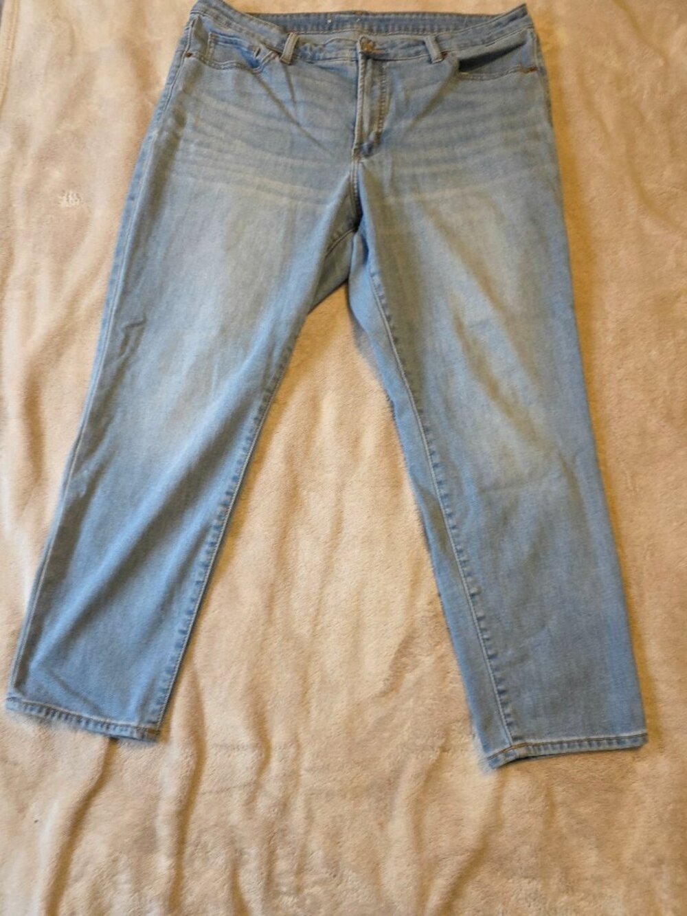 Old Navy Light Wash Straight Leg Jeans Women's Size 16